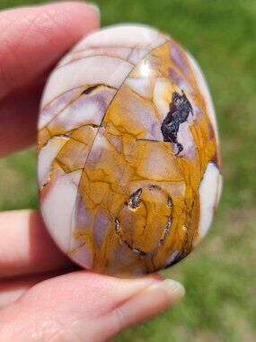 Mookaite Palm Stone (M104)